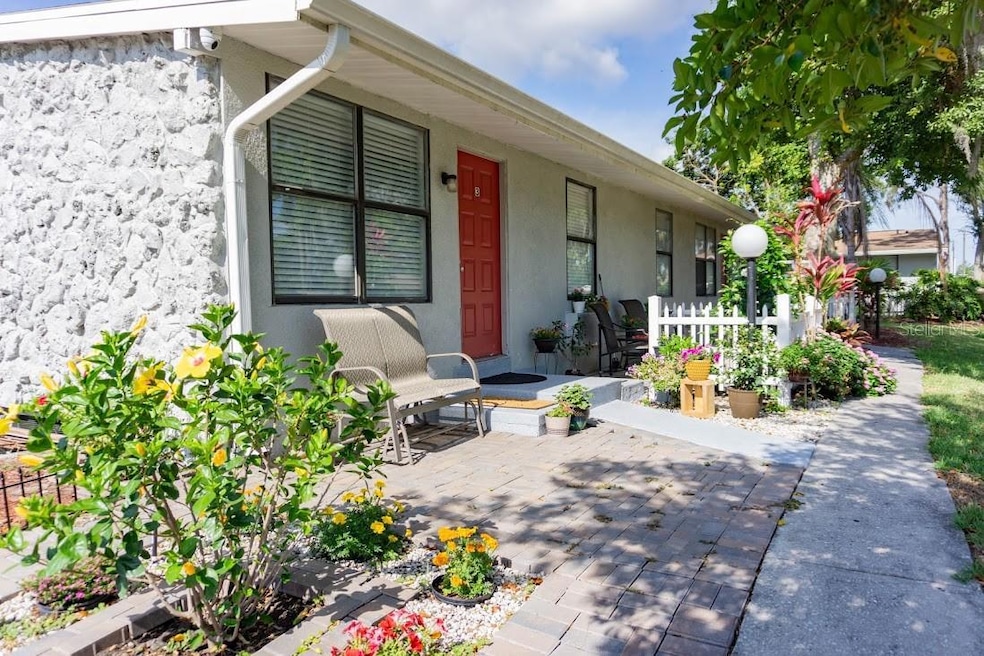 1400 Strawberry Place unit 6, Plant City, FL 33563 - photo 1