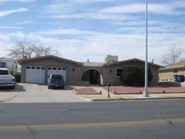 1621 Lomaland Dr, El Paso, TX 79935 - photo 1