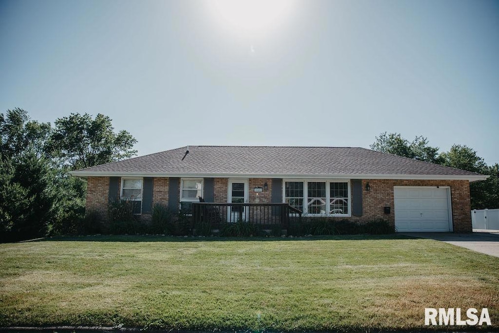 161 Penny Ln, Macomb, IL 61455 - photo 1