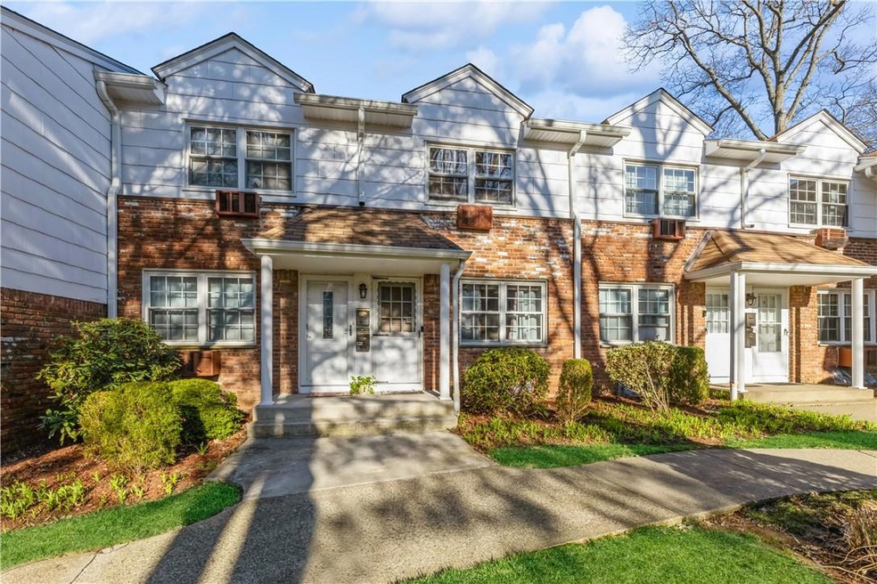 144 Parkside Dr unit 144, Suffern, NY 10901 - photo 1