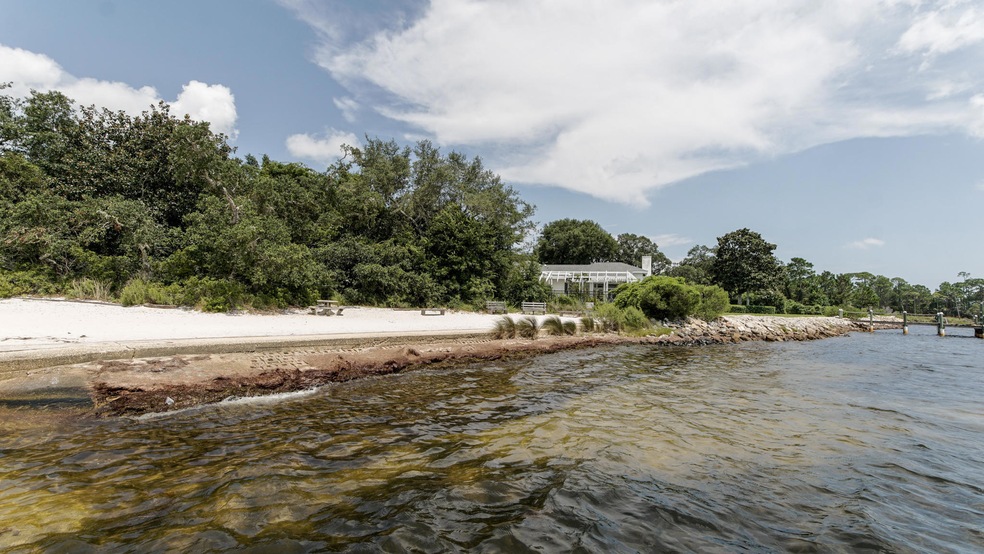 1369 Windward Ln, Niceville, FL 32578 - photo 1