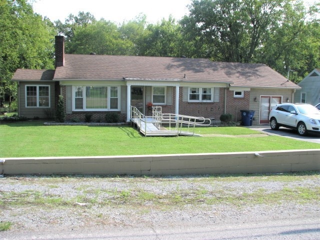212 Hickory Dr, Shelbyville, TN 37160 - photo 1