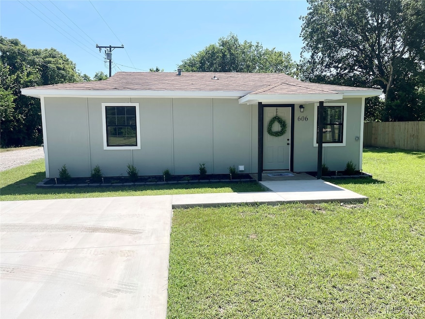 606 N Broadway Ave, Haskell, OK 74436 - photo 1