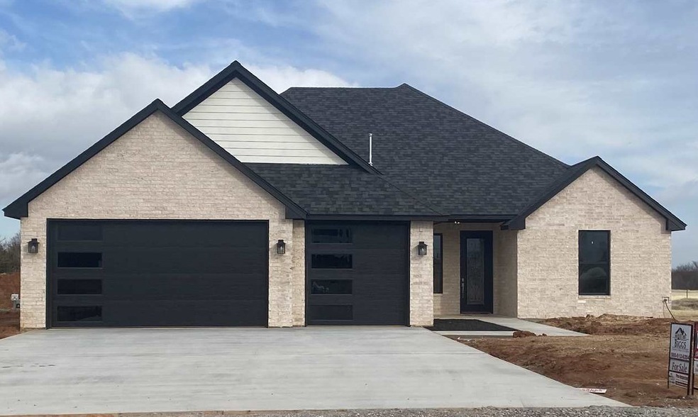 5453 NE Elk Point Rd, Elgin, OK 73538 - photo 1