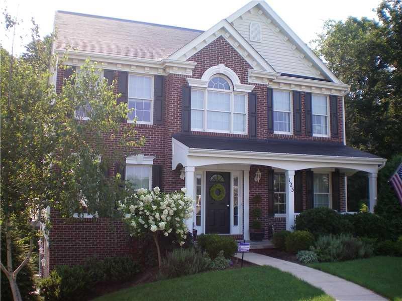 Exterior Front. Lovely Heartland home in Forestbro