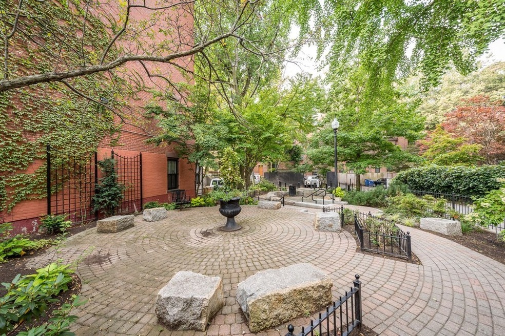 164 W Newton St unit 2, Boston, MA 02118 - photo 1