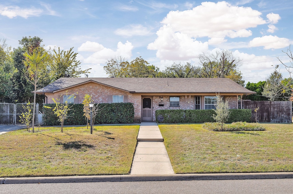 Ranch-style home with brick siding