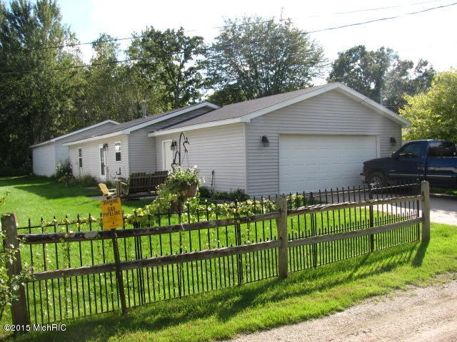 12973 Roughys Dr, Wayland, MI 49348 - photo 1