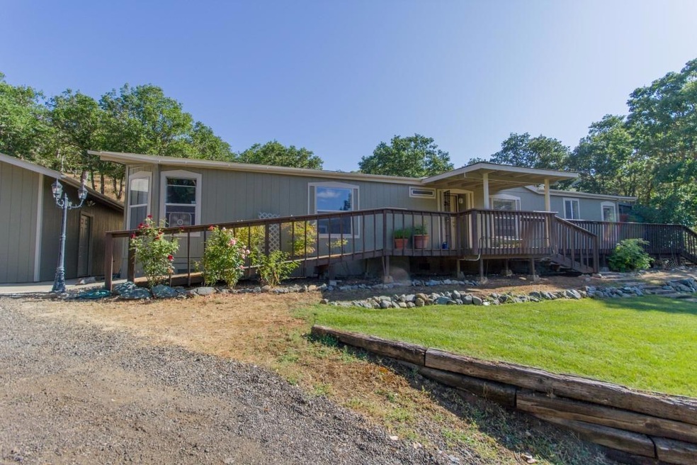 7472 Old Stage Rd, Central Point, OR 97502 - photo 1