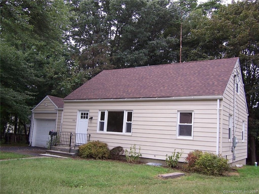 332 E Pasadena Place, Bridgeport, CT 06610 - photo 1