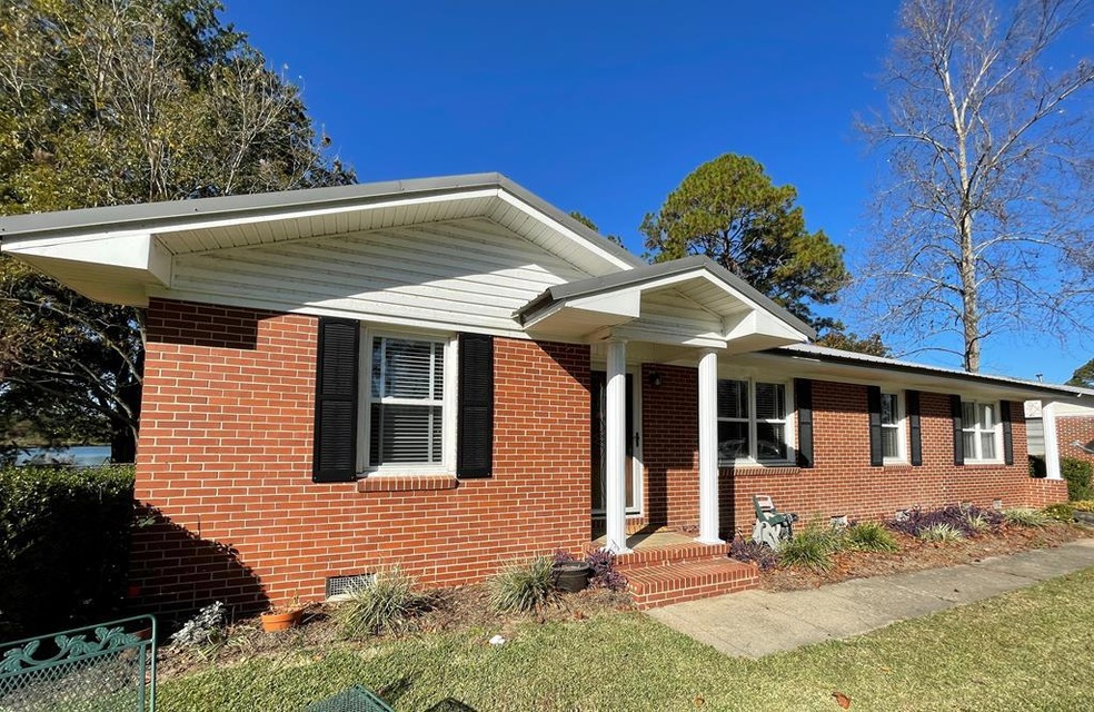 209 Lakeview Dr, Sylvester, GA 31791 - photo 1