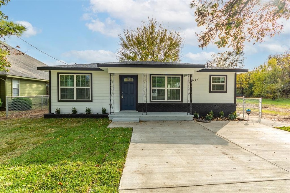 1032 W Coffin St, Denison, TX 75020 - photo 1