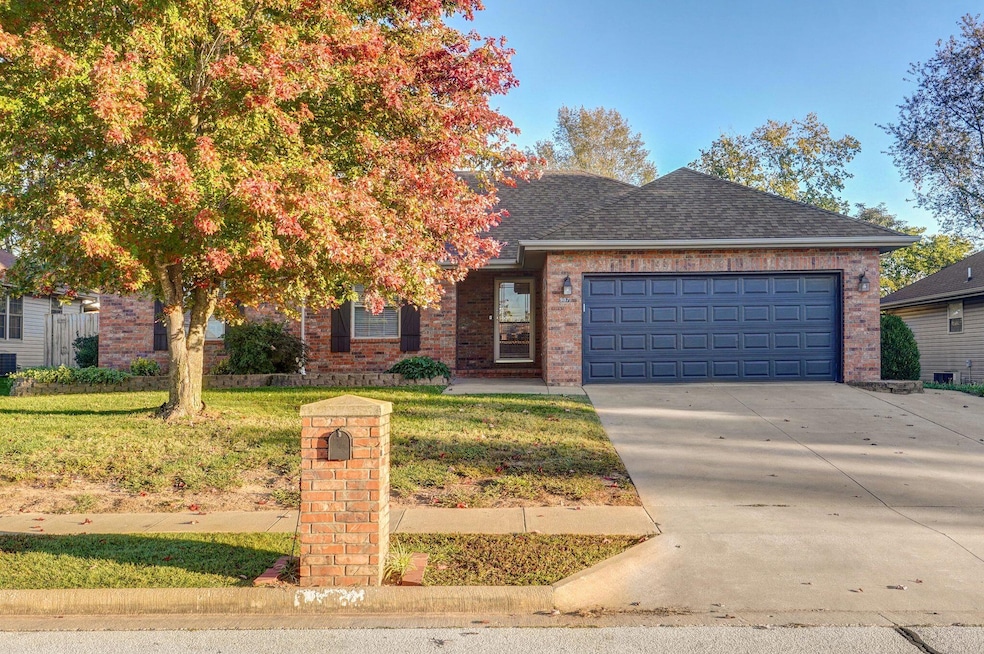 987 Glen Oaks Dr-2