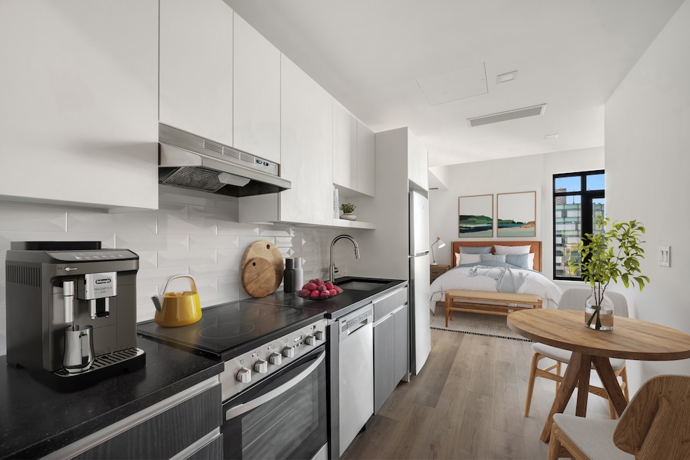 299 E 161st St unit 614, Bronx, NY 10451 - photo 1