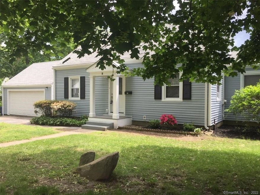 16 E Pasadena Place, Bridgeport, CT 06610 - photo 1