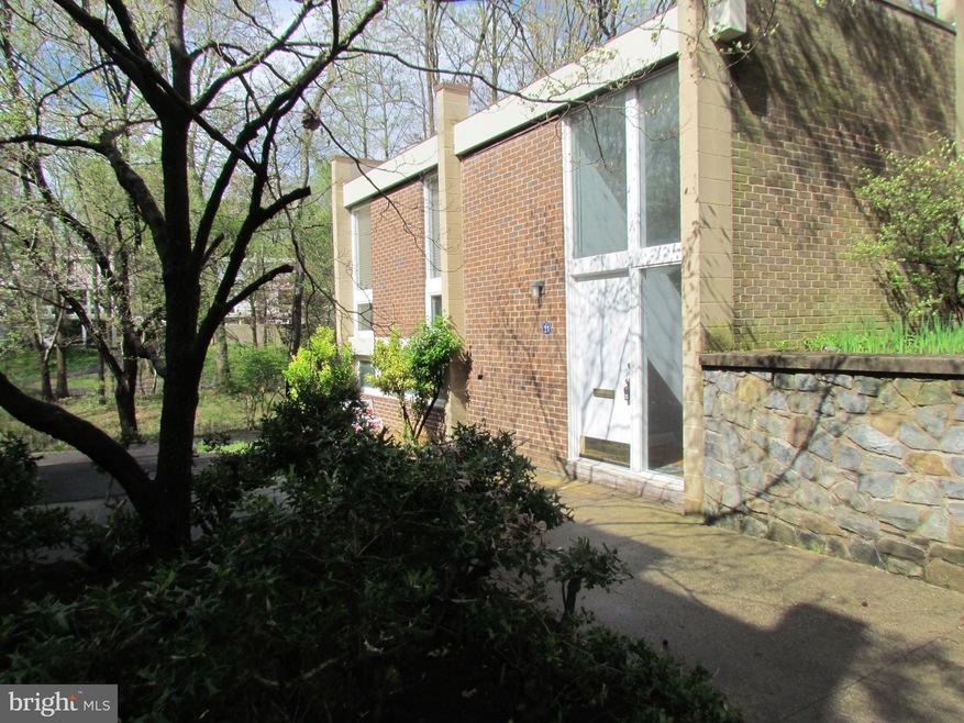 11521 Maple Ridge Rd, Reston, VA 20190 - photo 1