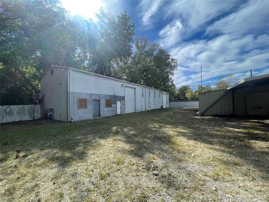 808 W Coffin St, Denison, TX 75020 - photo 1