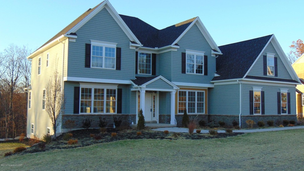 1118 Woodberry Dr, Mountain Top, PA 18707 - photo 1