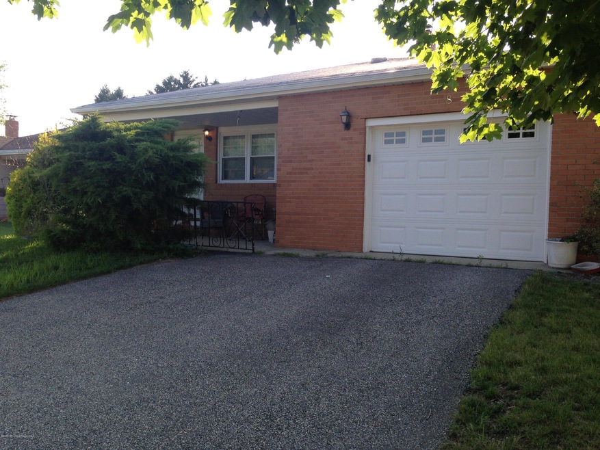 Front of 8 Biscayne St