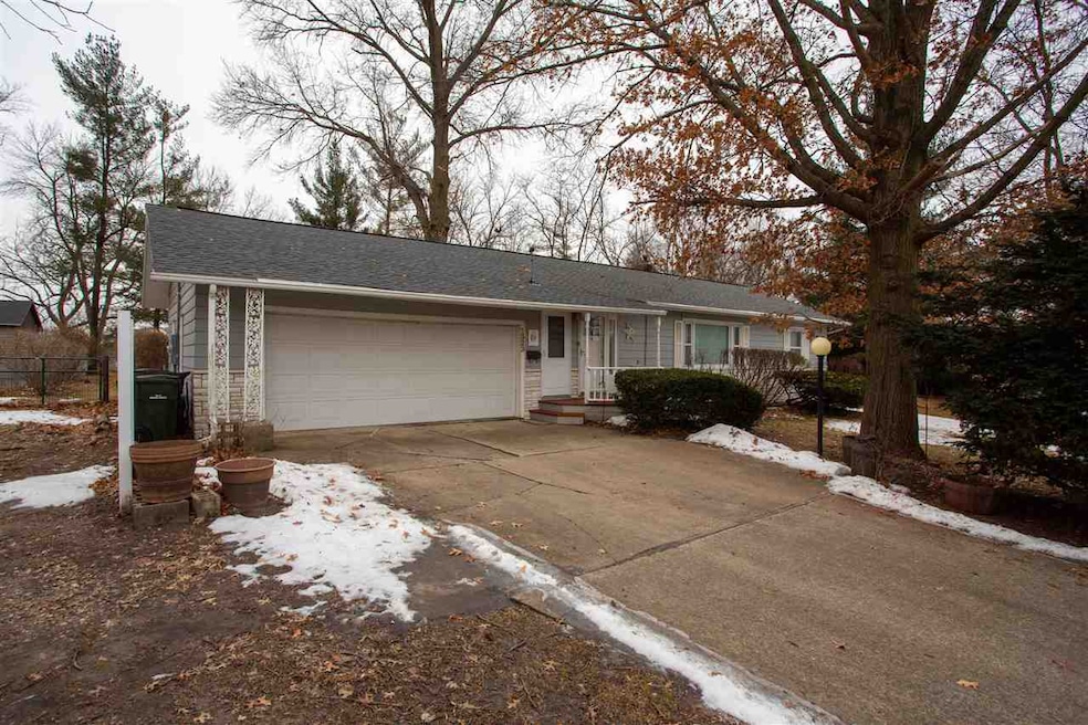 1523 Grand Blvd, Cedar Falls, IA 50613 - photo 1