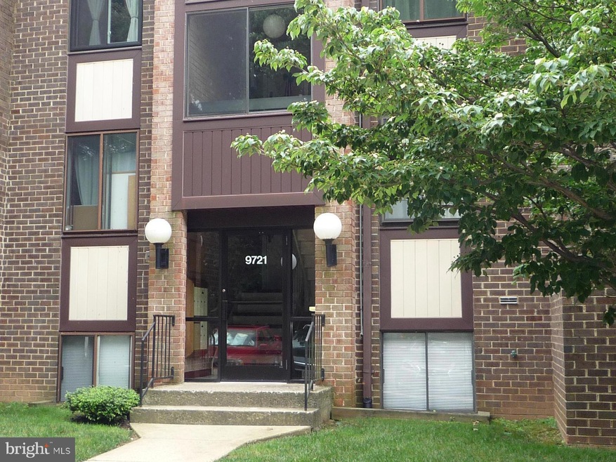 9721 Kings Crown Ct unit 202, Fairfax, VA 22031 - photo 1