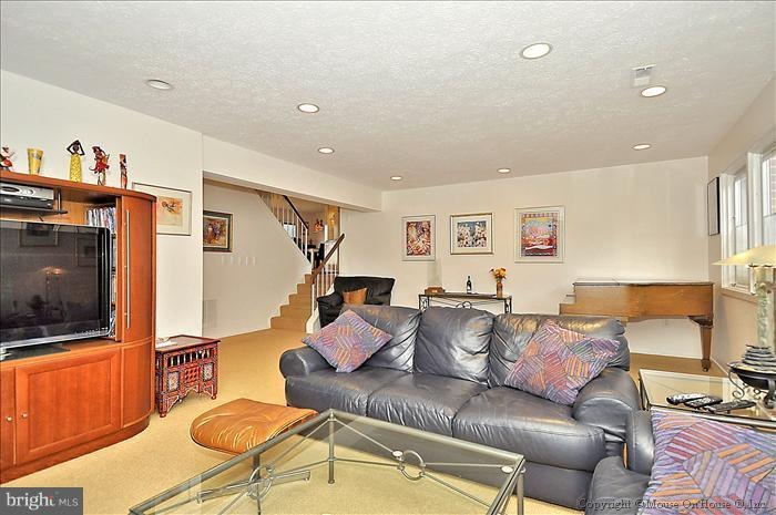 2613 Oakenshield Dr, Potomac, MD 20854 - photo 1