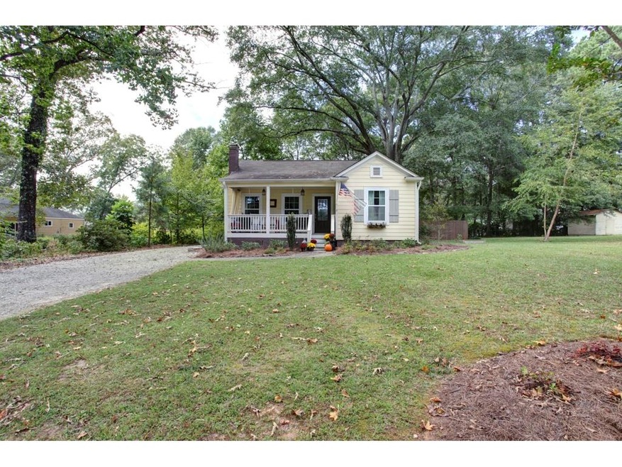 Charming bungalow just steps away from Smyrna Mark