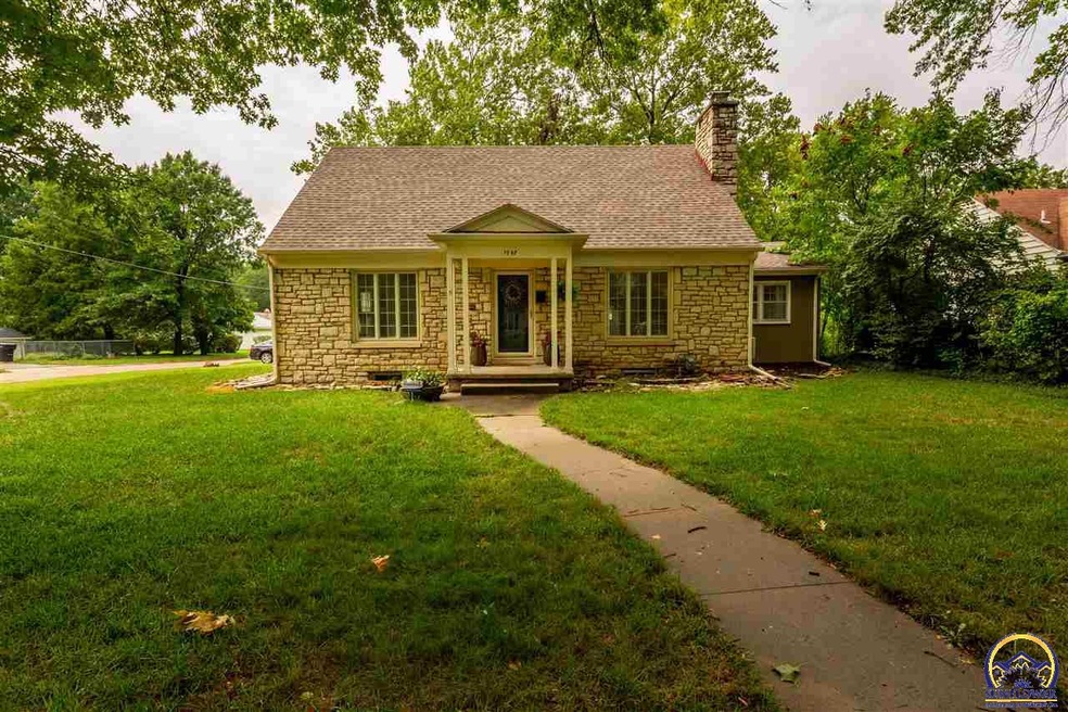 1947 SW Bowman Ct, Topeka, KS 66604 - photo 1