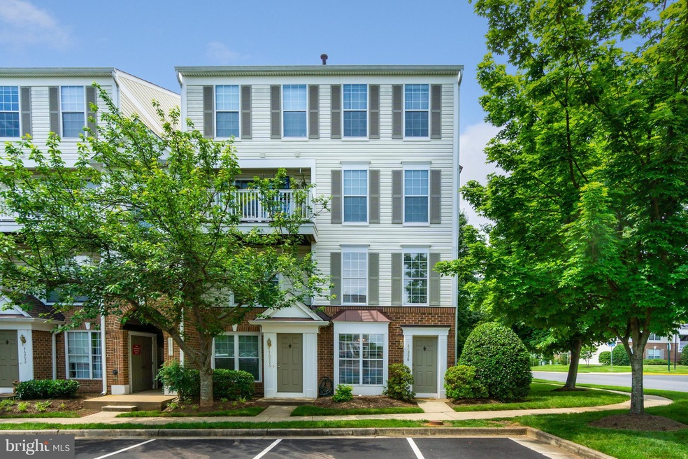 46998 Courtyard Square unit 46998, Sterling, VA 20164 - photo 1