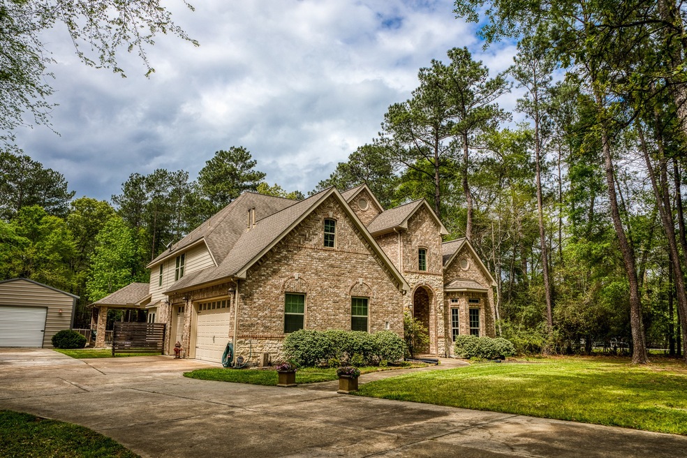 Beautiful 4232 sq ft home with 3 car garage and 20x36 shop with rv hookup