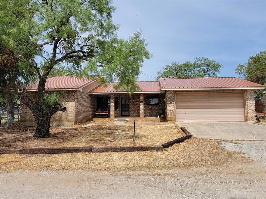 212 Avolyn Dr, Brownwood, TX 76801 - photo 1