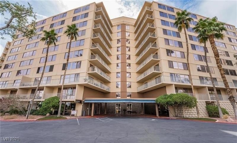 View of apartment building / complex