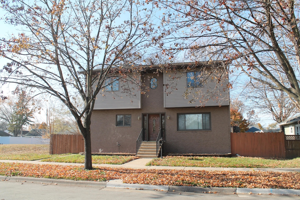 2027 Charles St, La Crosse, WI 54603 - photo 1