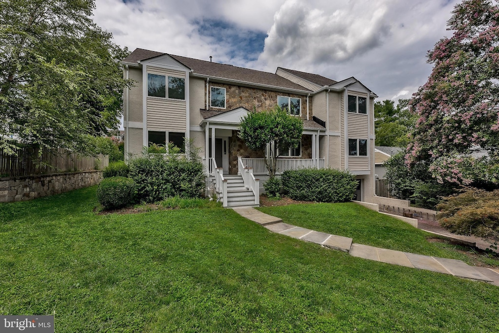 7001 W Greenvale Pkwy, Chevy Chase, MD 20815 - photo 1