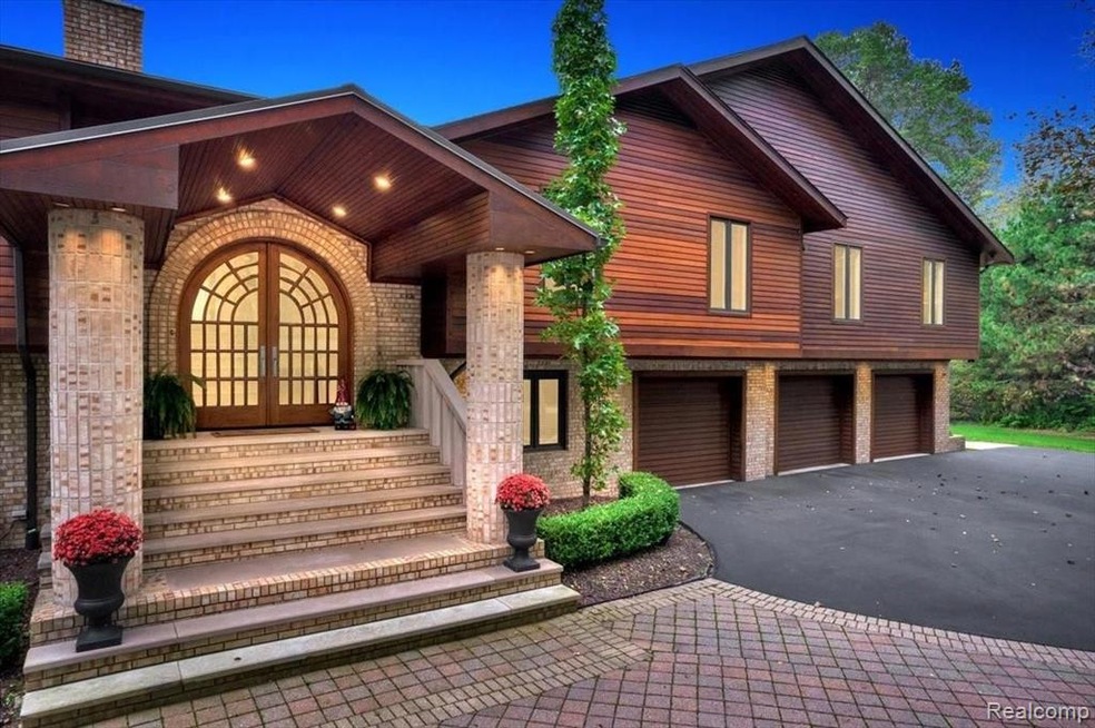 2688 W Hickory Grove Rd, Bloomfield Hills, MI 48302 - photo 1