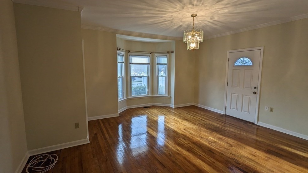 1084 Chestnut St unit 1, Newton Upper Falls, MA 02464 - photo 1