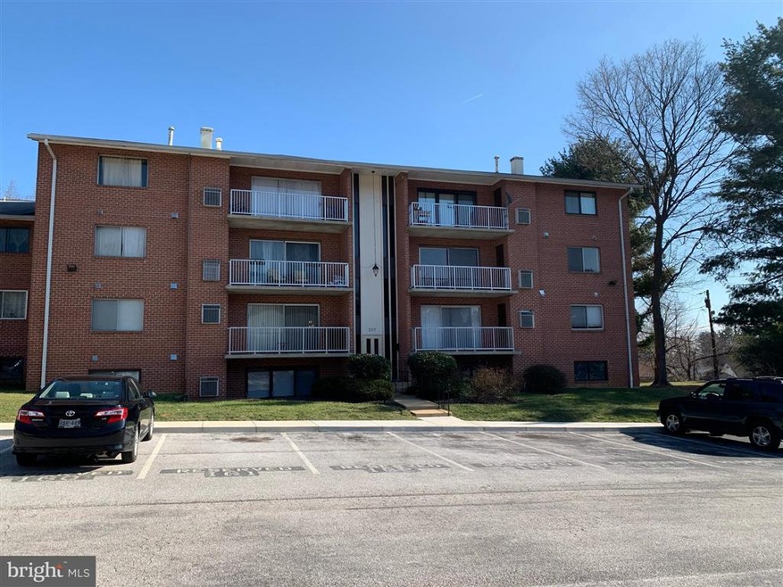 207 Erin Way unit 202, Reisterstown, MD 21136 - photo 1