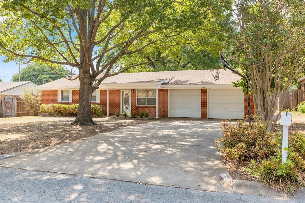 1205 Briarwood Dr, Cleburne, TX 76033 - photo 1