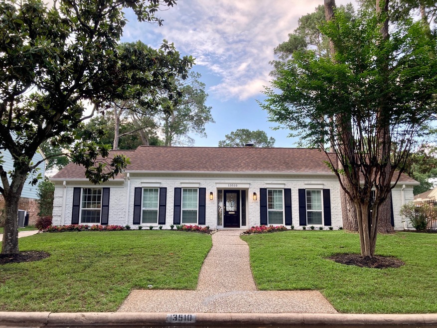 13510 Saint Marys Ln, Houston, TX 77079 - photo 1