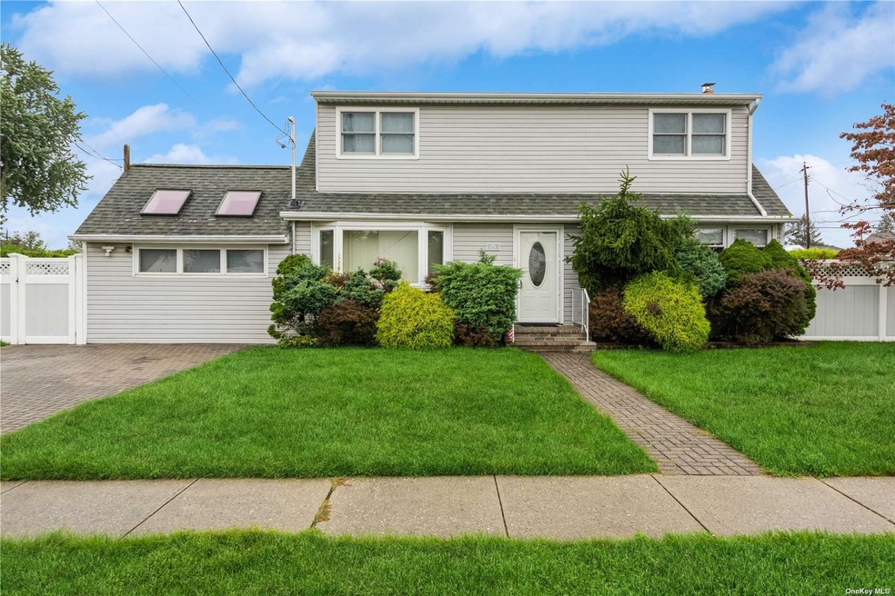 75 S Windhorst Ave, Bethpage, NY 11714 - photo 1