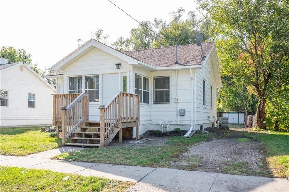 814 E 24th St, Des Moines, IA 50317 - photo 1