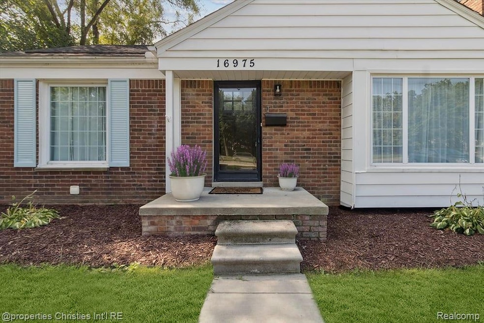 16975 W 14 Mile Rd, Beverly Hills, MI 48025 - photo 1