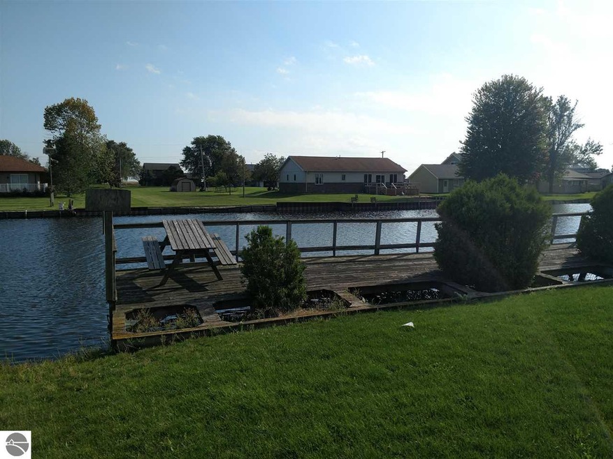 2275 E Bay Ridge Dr, Au Gres, MI 48703 - photo 1