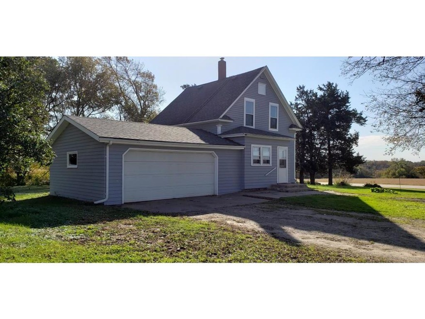 Welcome home! Quaint farm house on 60 acres. 36 ac