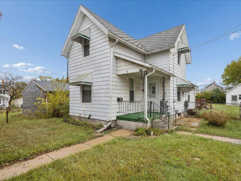 239 N Dwight St, Jackson, MI 49202 - photo 1