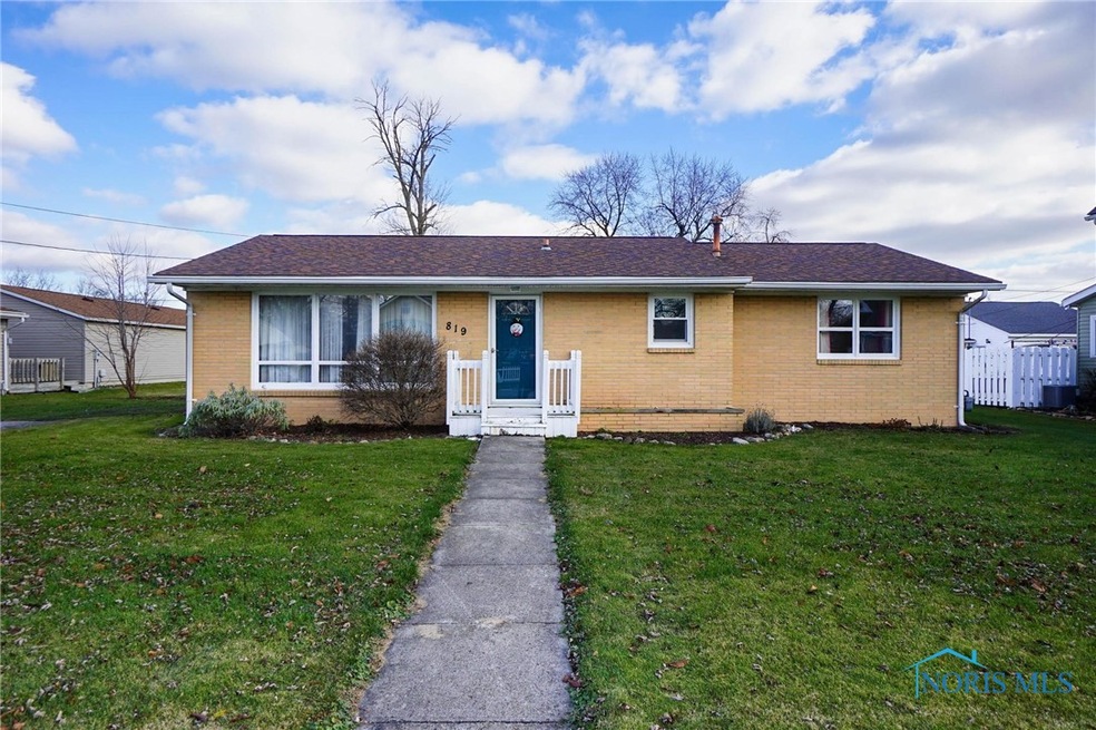 819 Selby St, Findlay, OH 45840 - photo 1