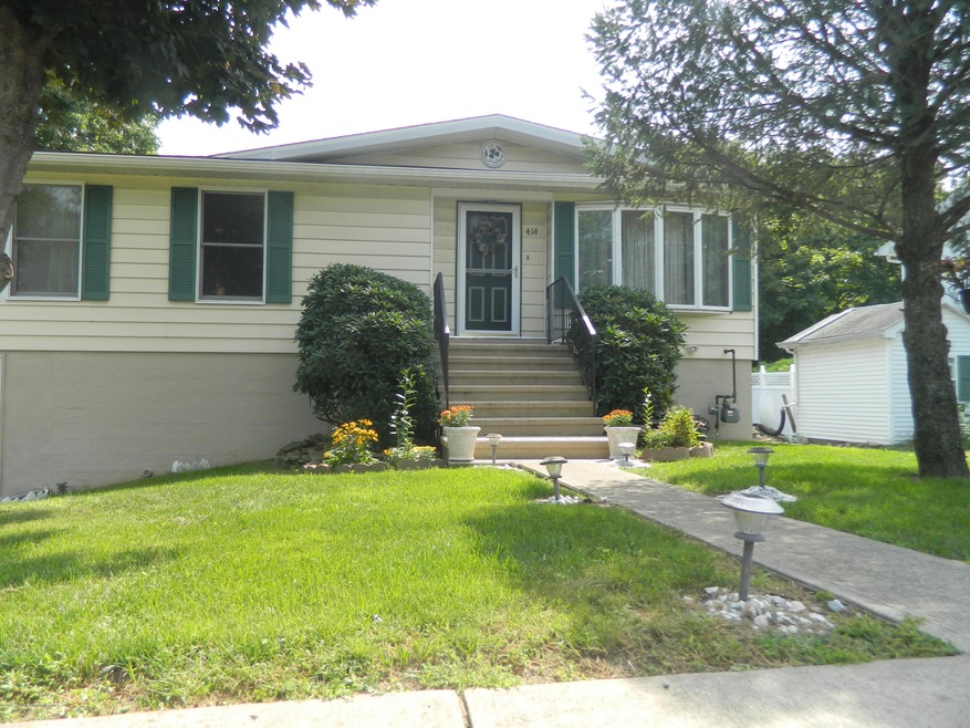 414 3rd St, Taylor, PA 18517 - photo 1