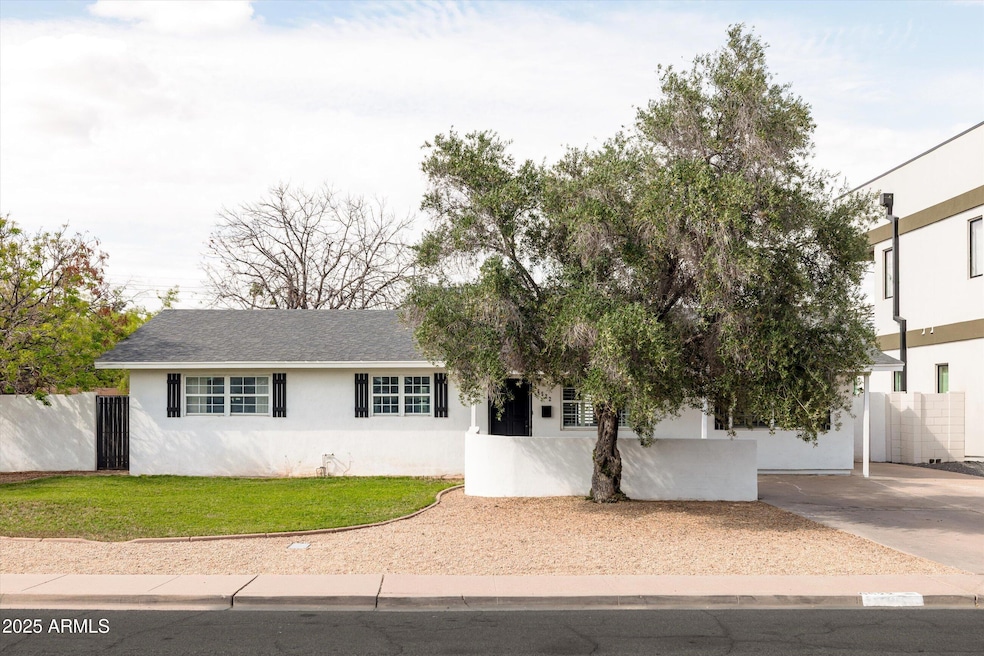 01-6522 E 2nd St_01