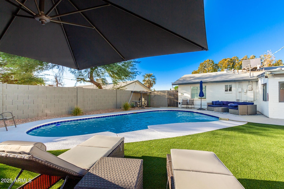 3329 E Palm Ln, Phoenix, AZ 85008 - photo 1