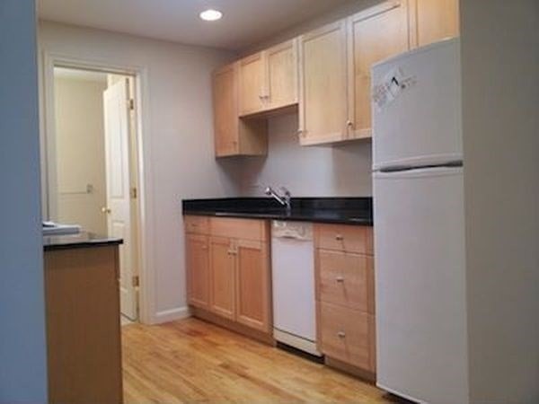 241 Hurley St unit 5, Cambridge, MA 02141 - photo 1